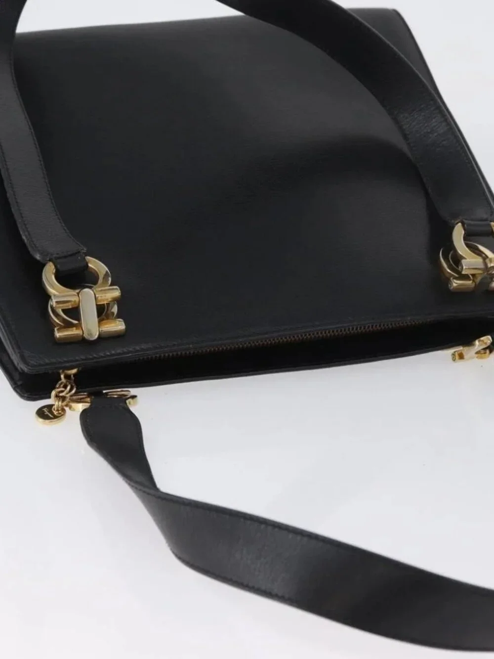 Salvatore Ferragamo Gancini Shoulder Bag Leather Black Gold Auth AMZ436